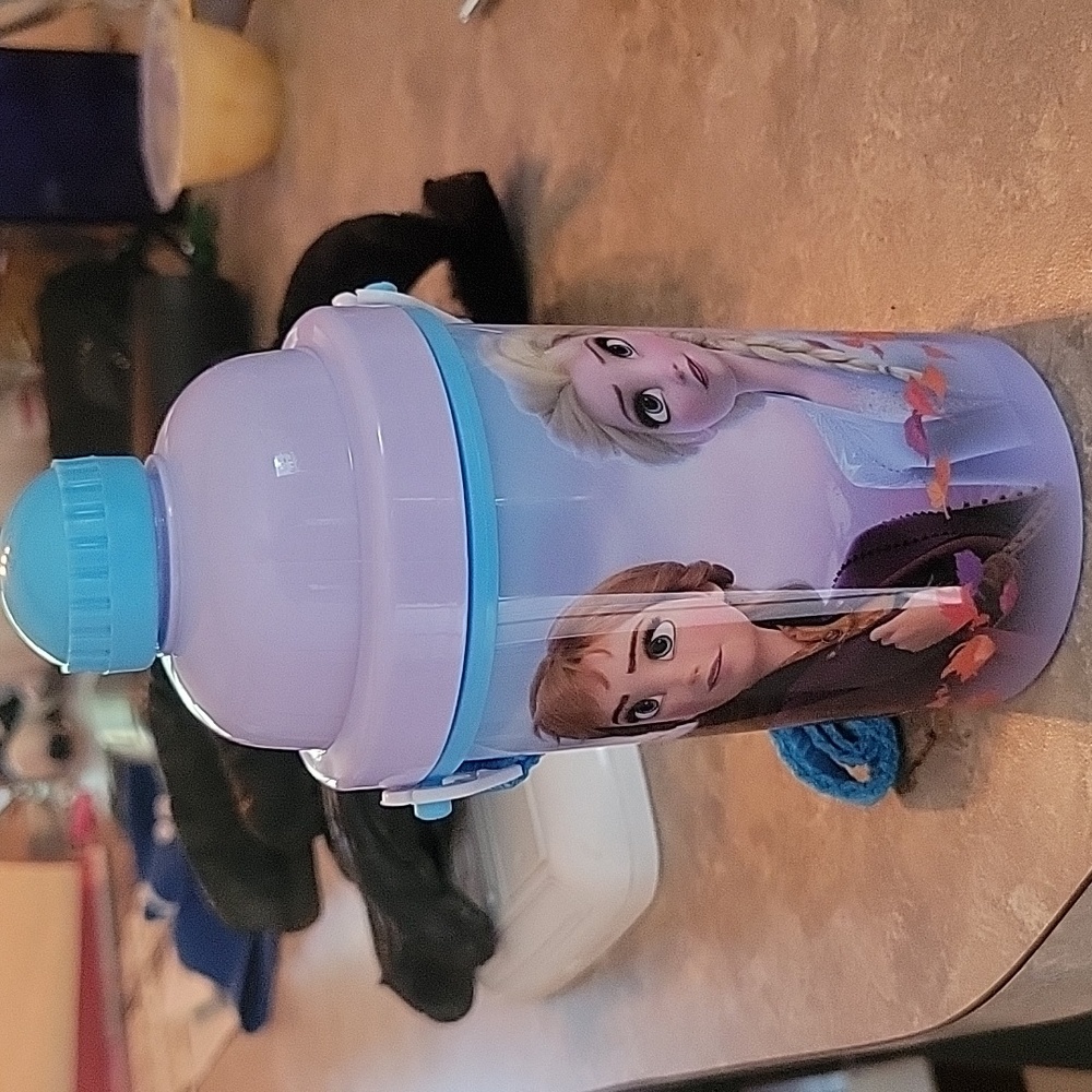 Frozen theme straw cup